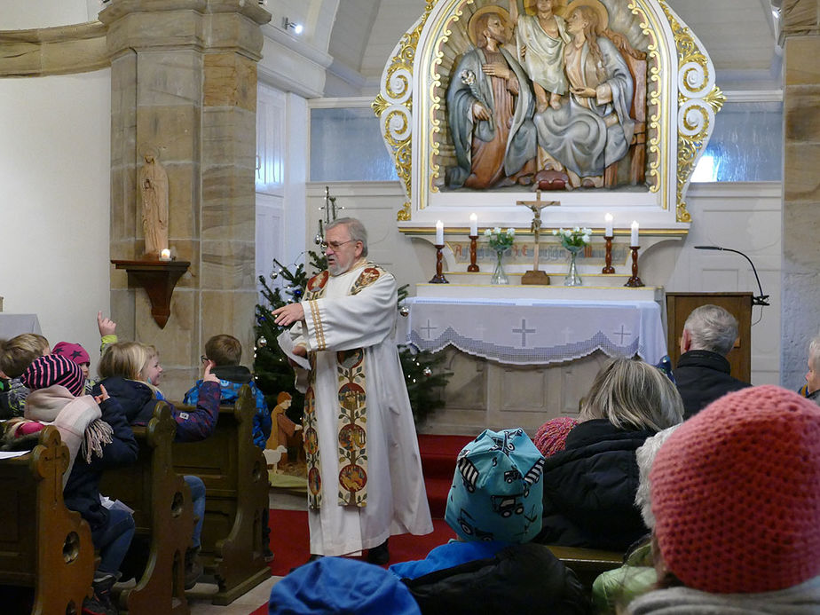 Krippenandacht mit Segnung der Kinder (Foto: Karl-Franz Thiede)